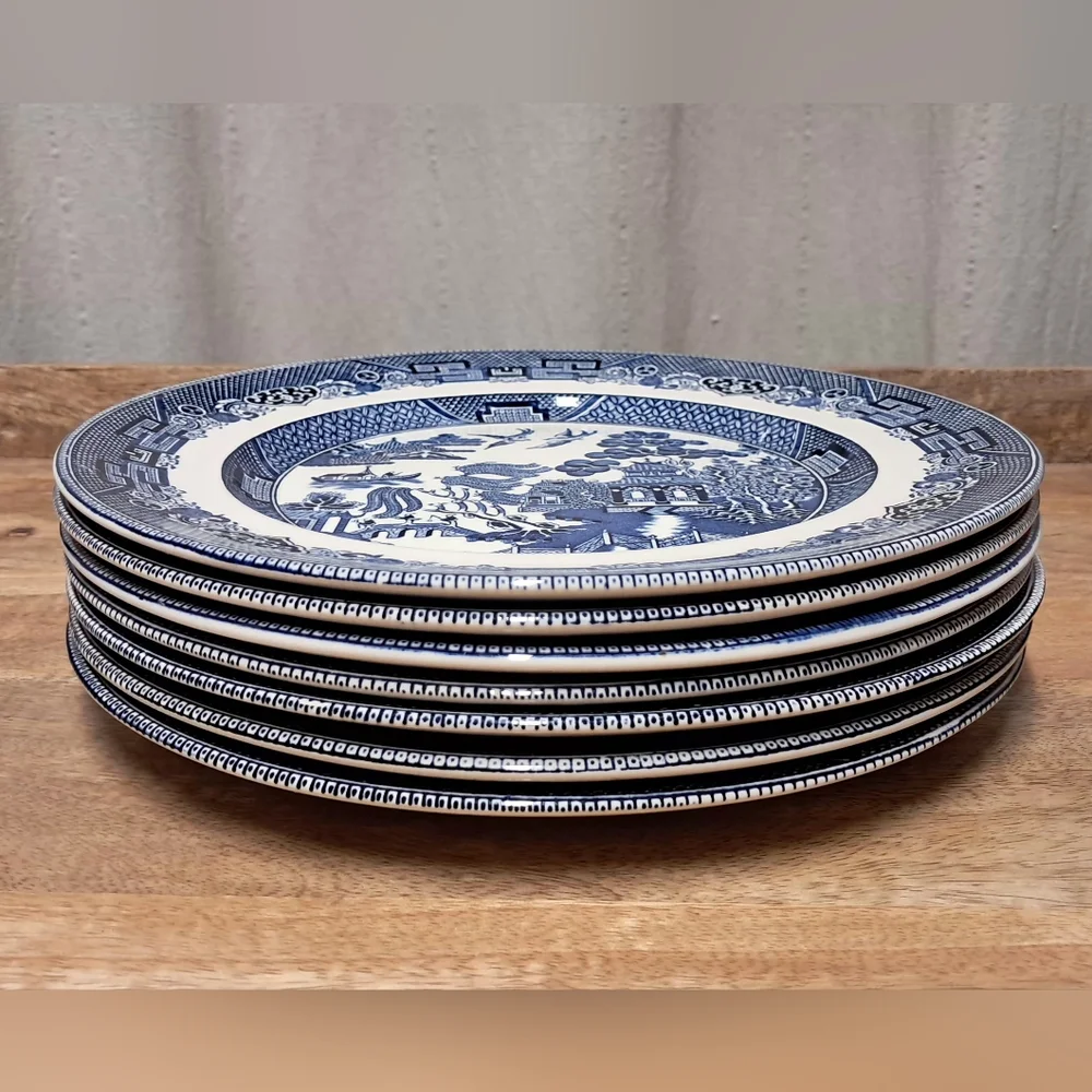 Johnson Bros England Blue Willow 10" Dinner Plate - Picture 2 of 4